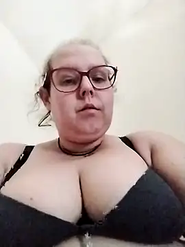 Ojitosclaros191 online show from October 5, 2025, 1:13 pm