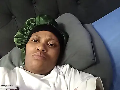 Sex bomb30 online show from April 10, 2026, 4:19 am