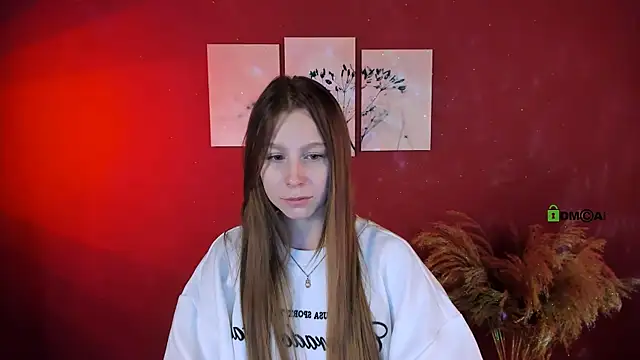 esme moore  online show from October 10, 2025, 8:48 am