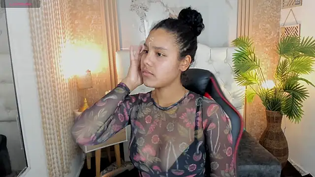 AriaVega online show from April 7, 2026, 1:02 pm