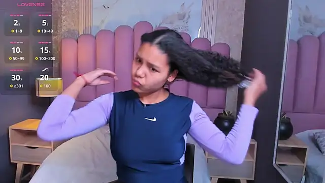 AriaVega online show from December 18, 2025, 12:31 pm