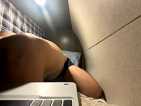 mcxxx87 online show from November 7, 2025, 4:06 am