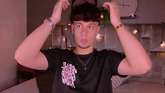 Snapshot of LiamThunder05_ chatting on October 27, 2025, 3:18 am LiamThunder05 online show from October 27, 2025, 3:18 am