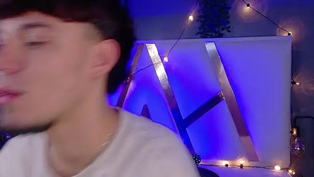 Snapshot of LiamThunder05_ chatting on November 21, 2025, 3:05 am LiamThunder05 online show from November 21, 2025, 3:05 am