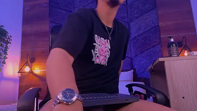 Snapshot of LiamThunder05_ chatting on November 12, 2025, 3:10 am LiamThunder05 online show from November 12, 2025, 3:10 am