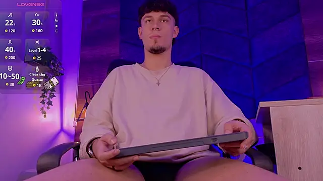 Snapshot of LiamThunder05_ chatting on November 10, 2025, 3:00 am LiamThunder05 online show from November 10, 2025, 3:00 am