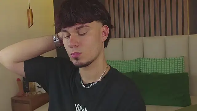 Snapshot of LiamThunder05_ chatting on December 2, 2025, 7:59 pm LiamThunder05 online show from December 2, 2025, 7:59 pm