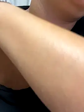 Snapshot of Daiana_Andra chatting on October 18, 2025, 10:45 pm Daiana Andra online show from October 18, 2025, 10:45 pm