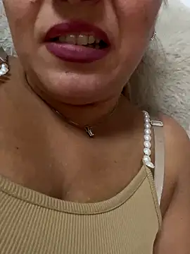 Snapshot of Daiana_Andra chatting on October 15, 2025, 7:11 pm Daiana Andra online show from October 15, 2025, 7:11 pm