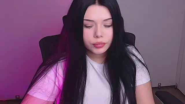 Mona Esty online show from November 4, 2025, 6:44 pm