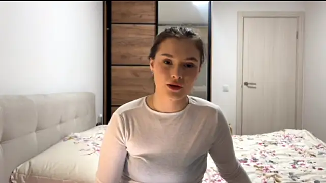 Snapshot of KellieErck chatting on October 2, 2025, 6:11 pm KellieErck online show from October 2, 2025, 6:11 pm