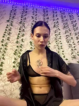 Kisa-Lisa  online show from November 3, 2025, 3:59 pm