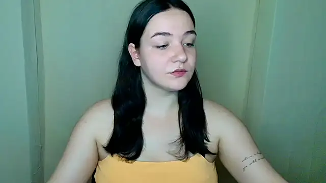 Snapshot of OliviaMontgommery chatting on July 15, 2026, 2:40 am OliviaMontgommery online show from July 15, 2026, 2:40 am