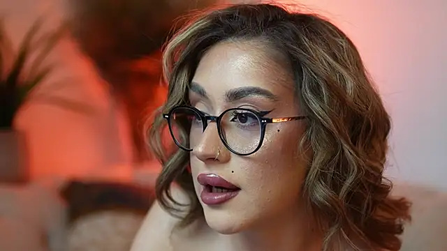 AileenKiss online show from April 11, 2026, 8:23 pm