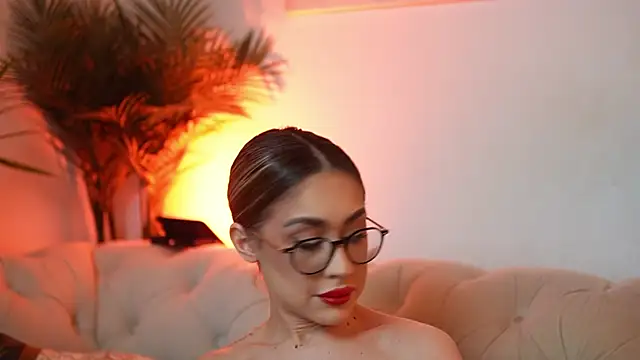 AileenKiss online show from April 15, 2026, 8:20 pm