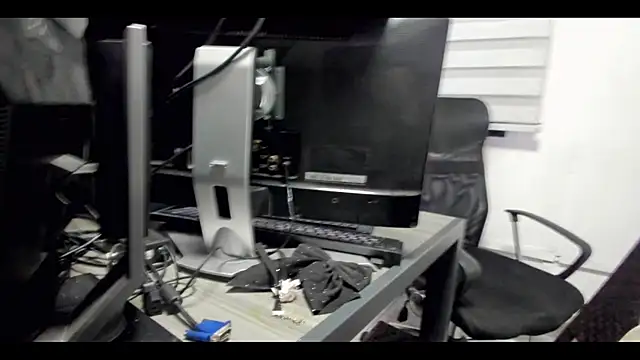 Snapshot of Xander_Taylor_ chatting on October 29, 2025, 5:28 am Xander Taylor online show from October 29, 2025, 5:28 am