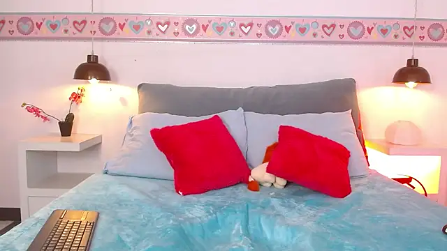 Suzy1  online show from October 31, 2025, 8:49 pm