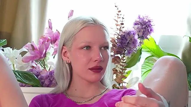 RanyThomson online show from December 19, 2025, 10:06 am