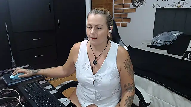 Snapshot of perlagoloza05 chatting on June 21, 2026, 2:17 am perlagoloza05 online show from June 21, 2026, 2:17 am