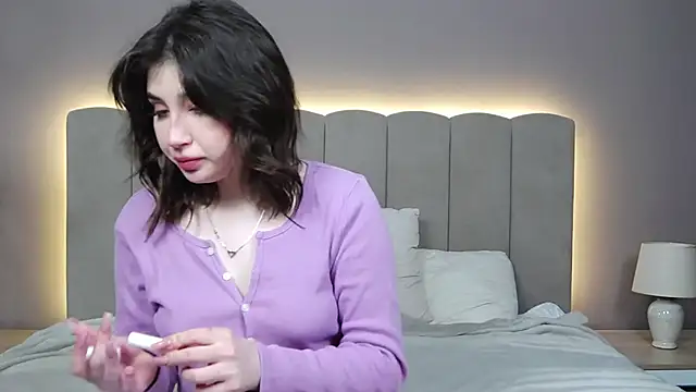 DianaMello online show from October 22, 2025, 4:01 am