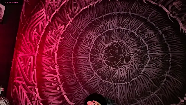 dahlia darkwood online show from November 28, 2025, 4:12 am