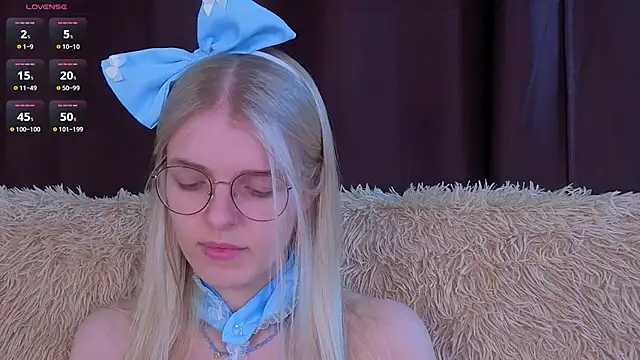 MonicaShiny online show from November 16, 2025, 6:12 pm