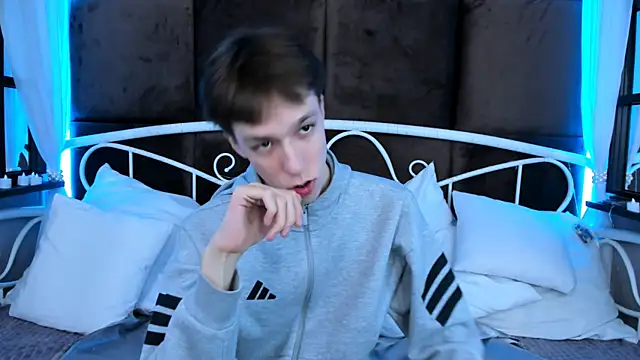 MarkBranston online show from December 1, 2025, 10:49 am