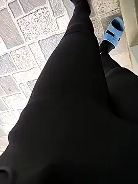 Snapshot of Mymy_love91 chatting on November 17, 2025, 8:40 am Mymy love91 online show from November 17, 2025, 8:40 am