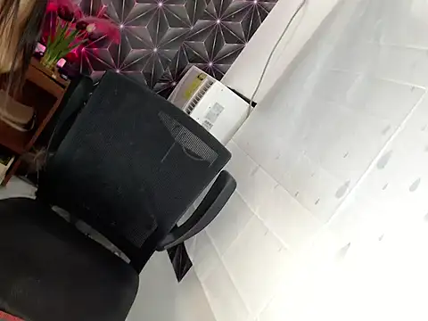 Hot chely online show from October 24, 2025, 10:42 pm