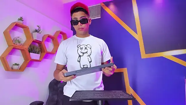 Play boys Hot2 online show from October 6, 2025, 11:55 am