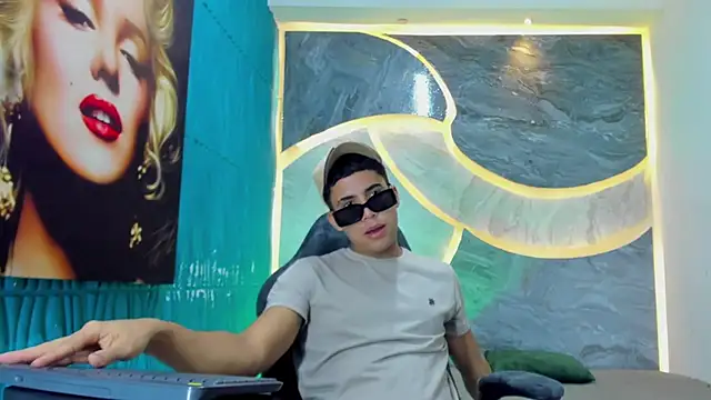 Play boys Hot2 online show from October 26, 2025, 12:38 pm