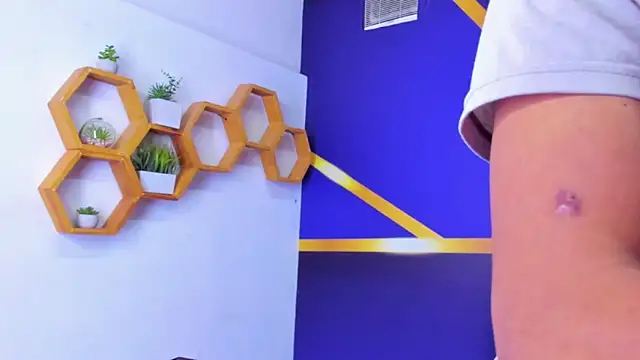 Play boys Hot2 online show from October 13, 2025, 12:18 pm