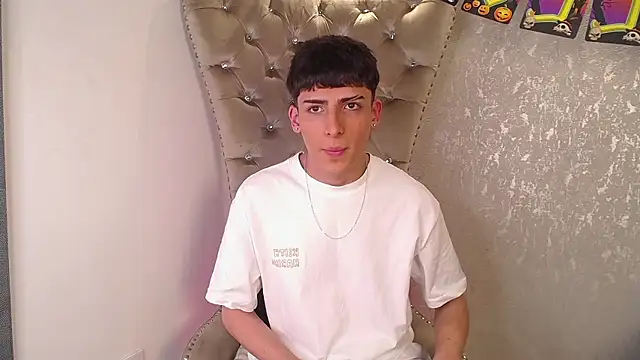 MateoMitchell online show from October 17, 2025, 4:05 am