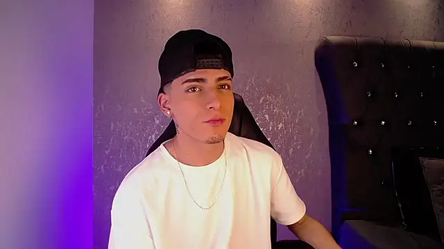 MateoMitchell online show from November 17, 2025, 5:22 am