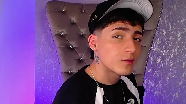 MateoMitchell online show from November 4, 2025, 4:38 am