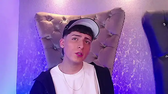 MateoMitchell online show from October 22, 2025, 4:56 am