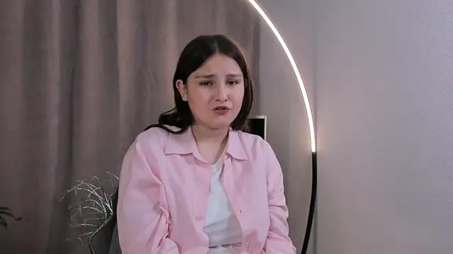 NellyStofferahn online show from October 3, 2025, 7:26 pm
