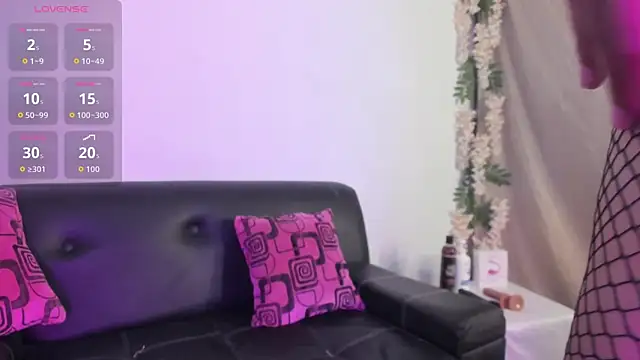 Alina Chapman online show from October 29, 2025, 11:47 pm