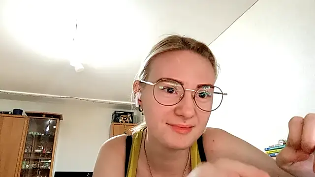 Snapshot of _SwimmyGrl_ chatting on November 29, 2025, 1:11 pm SwimmyGrl online show from November 29, 2025, 1:11 pm