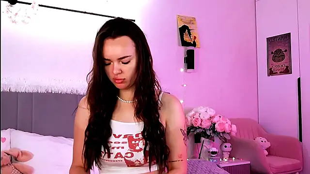 JenniferLouns online show from October 6, 2025, 11:33 am