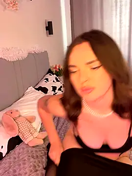 JenniferLouns online show from October 16, 2025, 10:34 am