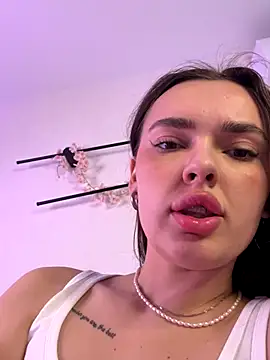 JenniferLouns online show from October 22, 2025, 12:48 pm