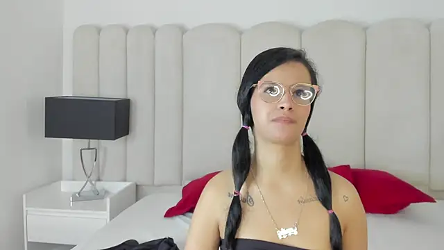 Alanha   online show from November 27, 2025, 3:51 am