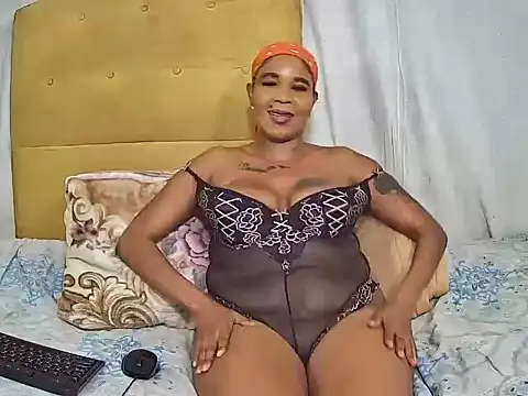 QueenLady7 online show from October 4, 2025, 7:04 pm