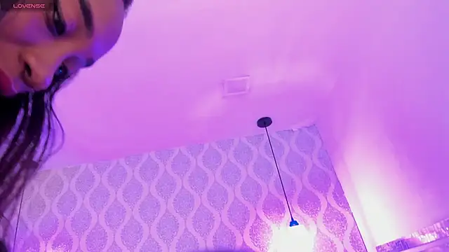 Snapshot of SharitHills chatting on October 26, 2025, 4:35 am SharitHills online show from October 26, 2025, 4:35 am