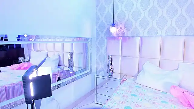 Snapshot of SharitHills chatting on November 2, 2025, 3:55 am SharitHills online show from November 2, 2025, 3:55 am