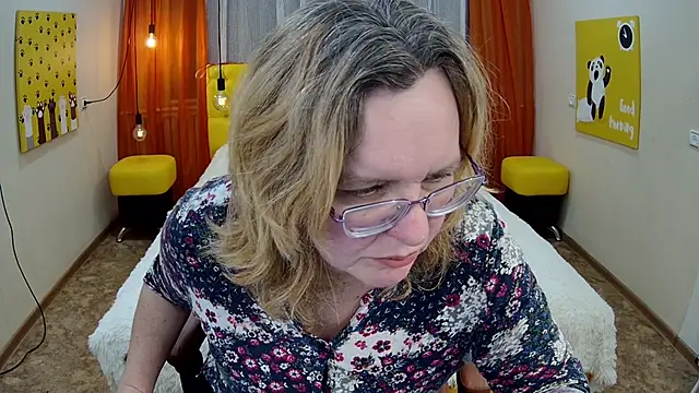 VestaWoody online show from November 20, 2025, 1:01 pm