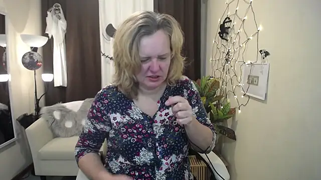 VestaWoody online show from October 29, 2025, 6:56 am