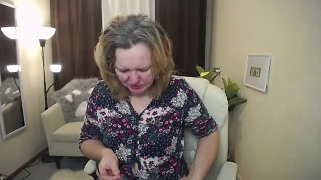 VestaWoody online show from November 17, 2025, 7:01 am