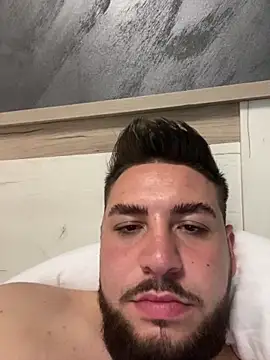 MilanYaman online show from October 11, 2025, 5:58 pm